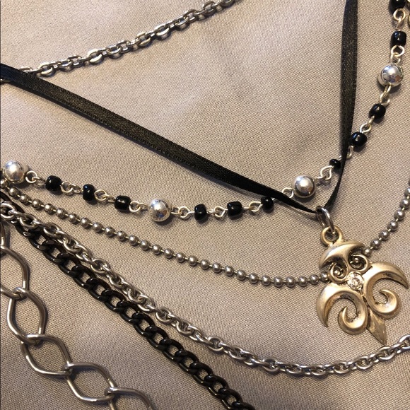 Vera Wang Fleur De Lis Necklace EUC - Picture 3 of 4